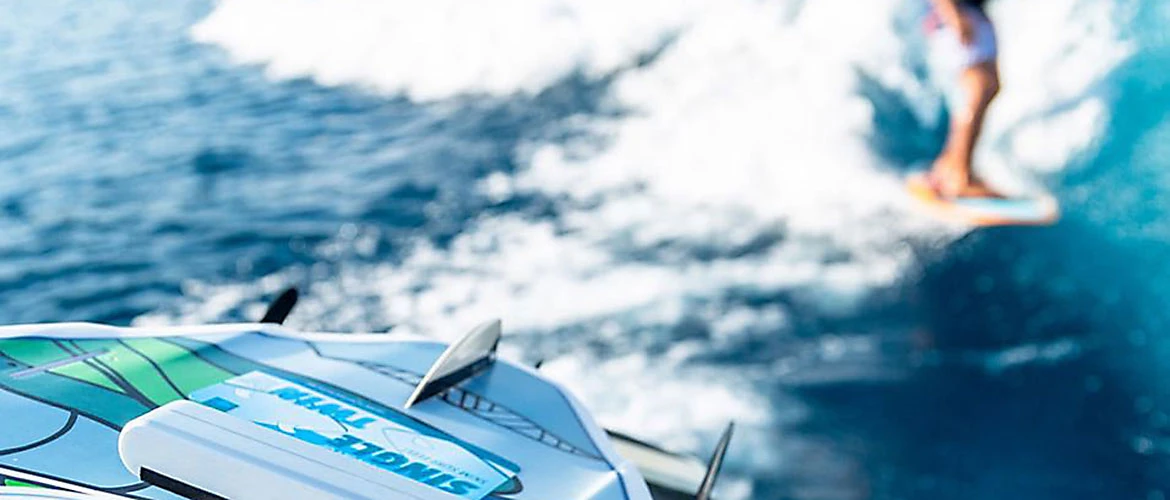Wakesurfer and wakeboards